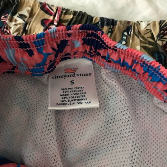 Vineyard Vines Pink & Blue Shark Print 7 Inch Printed Chappy Swim Trunks Small - Picture 5 of 7
